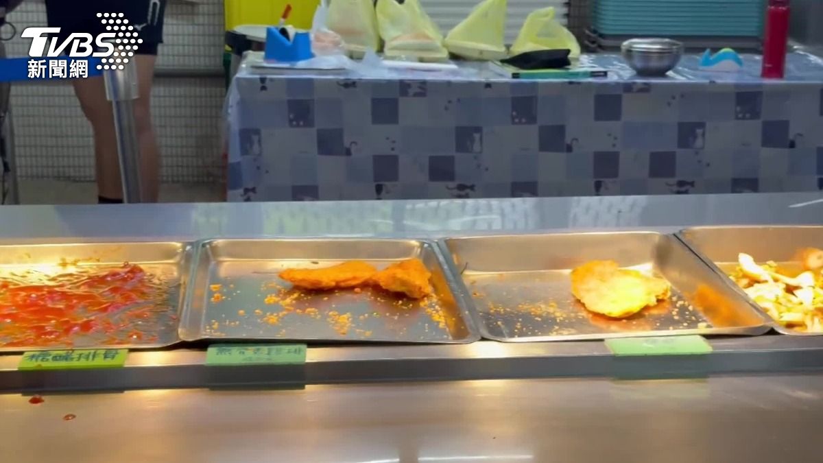 家長指控校方熱食部,備餐量不足,而且賣完也沒有要補。(圖/家長提供)