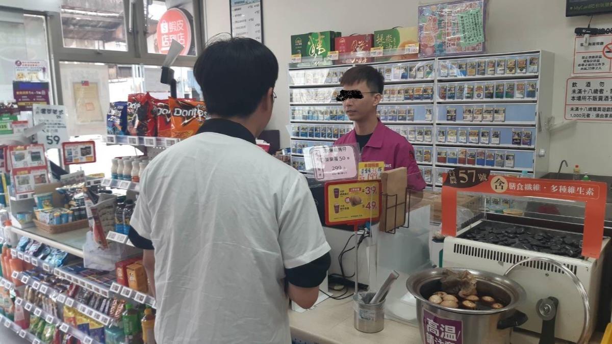阿嬤Cos「高中制服妹」買菸!店員少1動作秒噴25萬 一票遇過