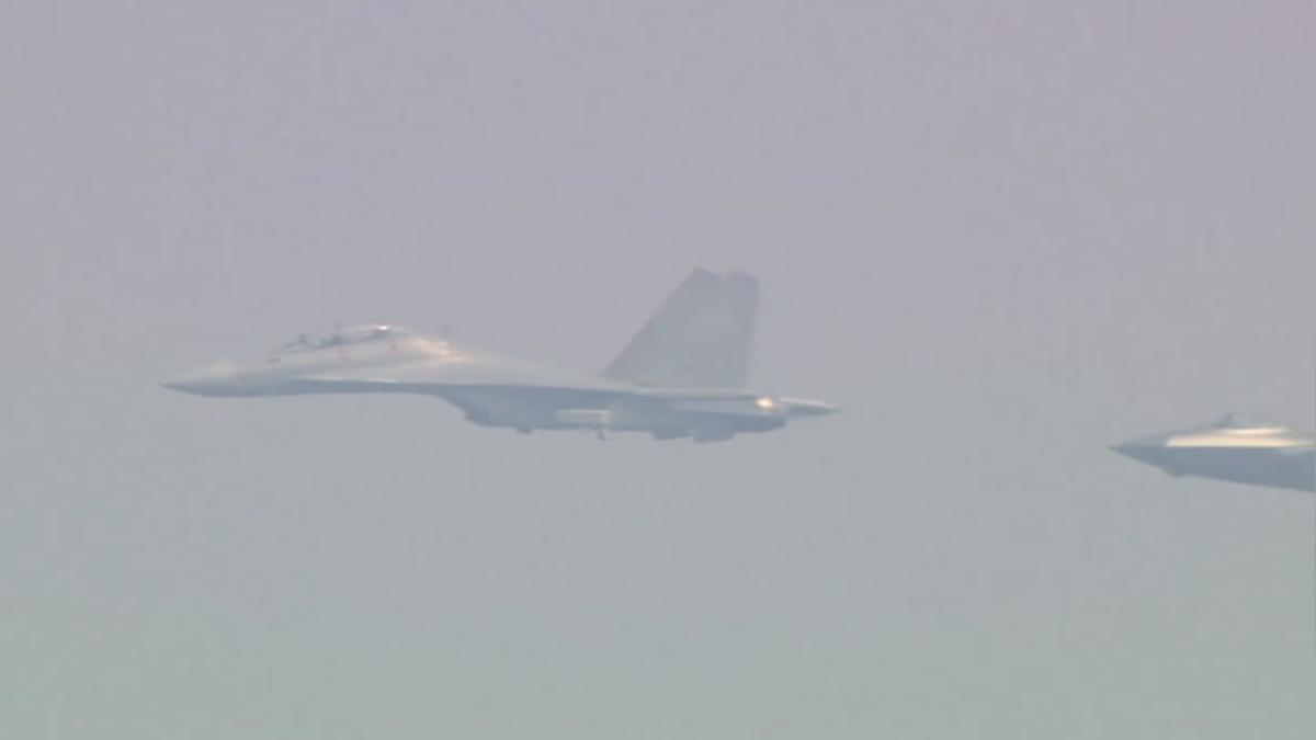 共軍殲-20S雙座艙隱形戰機亮相(圖/央視CCTV)