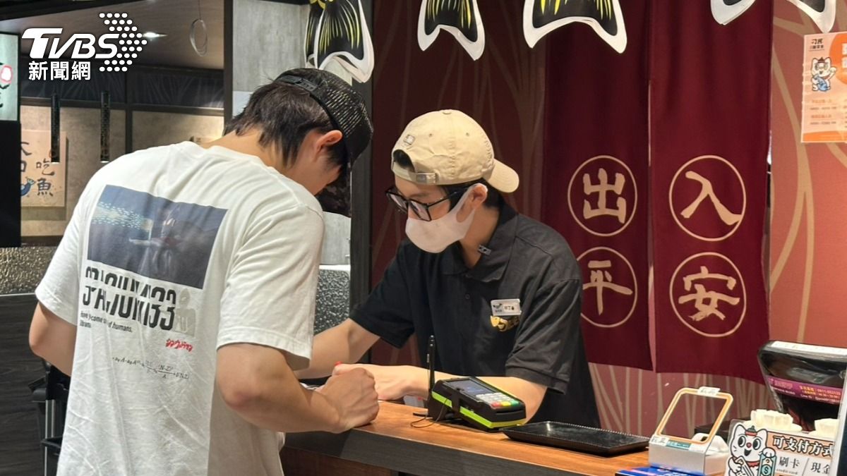 Z世代新鮮人憂被AI取代,專家:恐現結構性失。(圖/TVBS)