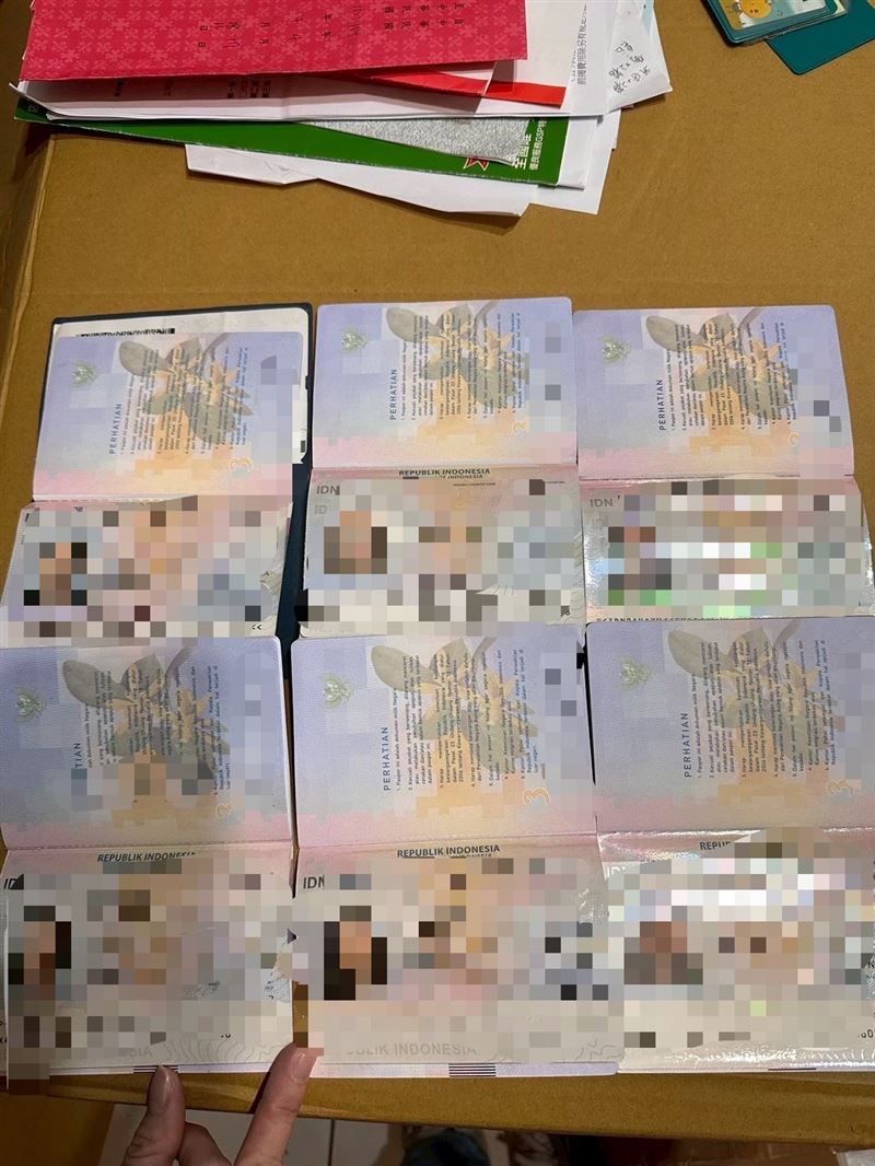 多名女子的護照遭到人蛇集團扣押,(圖/翻攝畫面)