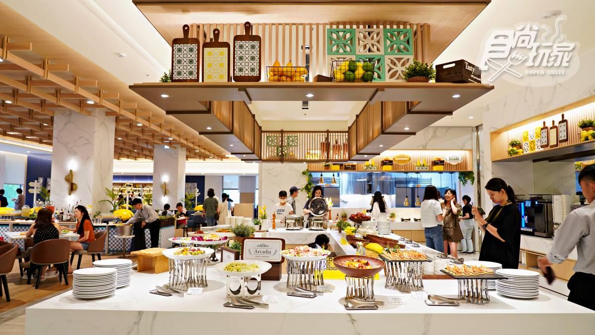 2樓的「田園西餐廳」主打半自助式晚餐,餐檯美食選擇多元、應有盡有。(圖/食尚玩家)