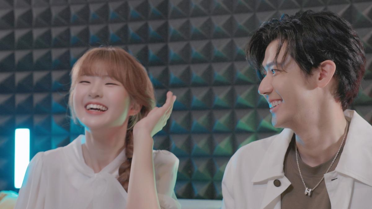 Seo EVE（左）和李玉璽合作新歌〈Say Yes（麻辣糖葫蘆 Ver.2）〉。（圖／FU Entertainment提供）