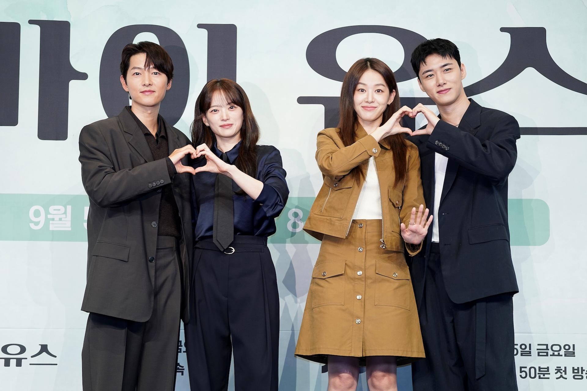 左起為本作主要演員宋仲基、千玗嬉、李宙明、徐志焄。(圖/friDay影音提供)