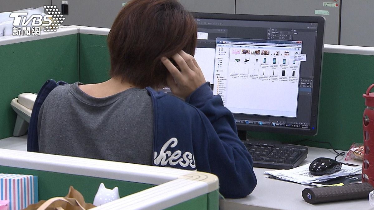 社群發達弱化人們實體溝通互動能力。 (圖/TVBS)