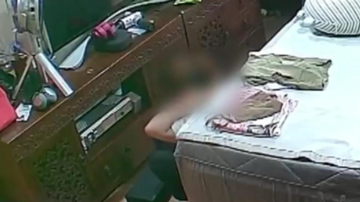 上海一名清潔臨時工，在長期配合的屋主家中行竊長達四年，陸續偷走價值百萬的財務。（圖／上海廣播電視台）