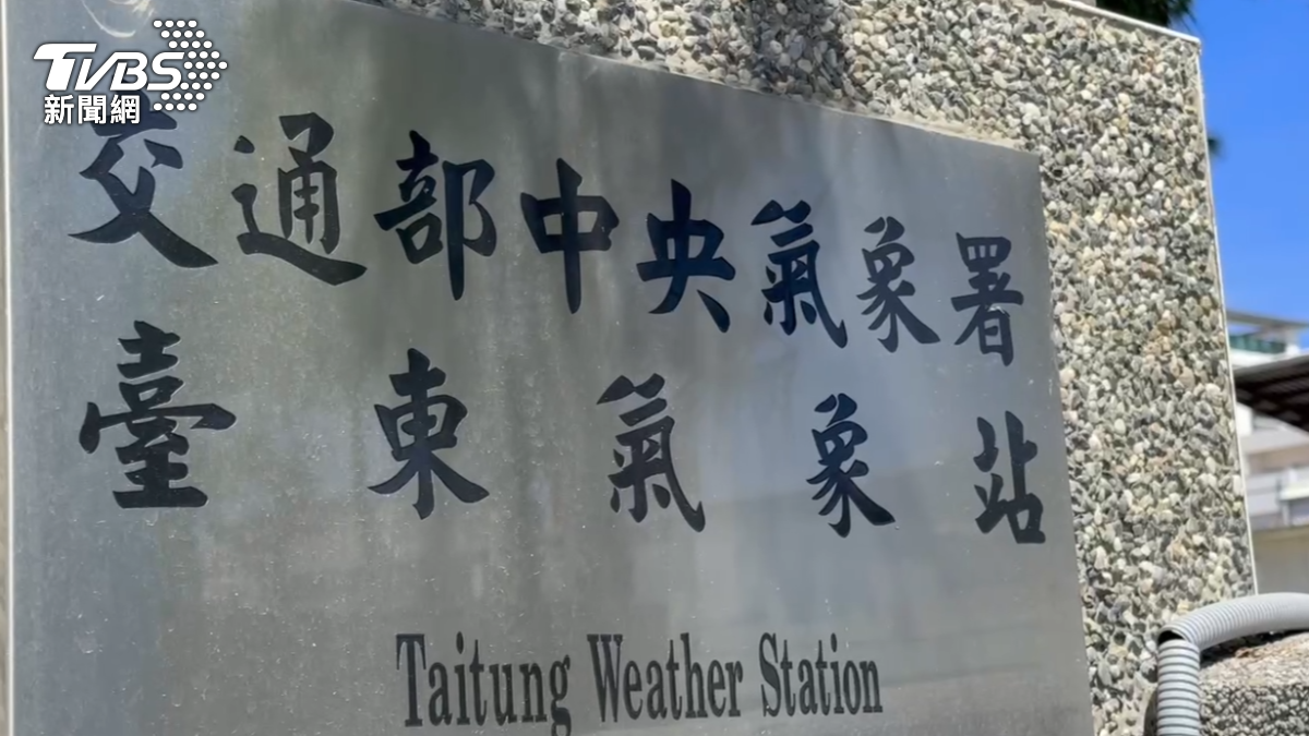 台東氣象站主任冉立群:塵捲風大概是天氣晴朗,地面空曠受熱而形成。(圖/TVBS)