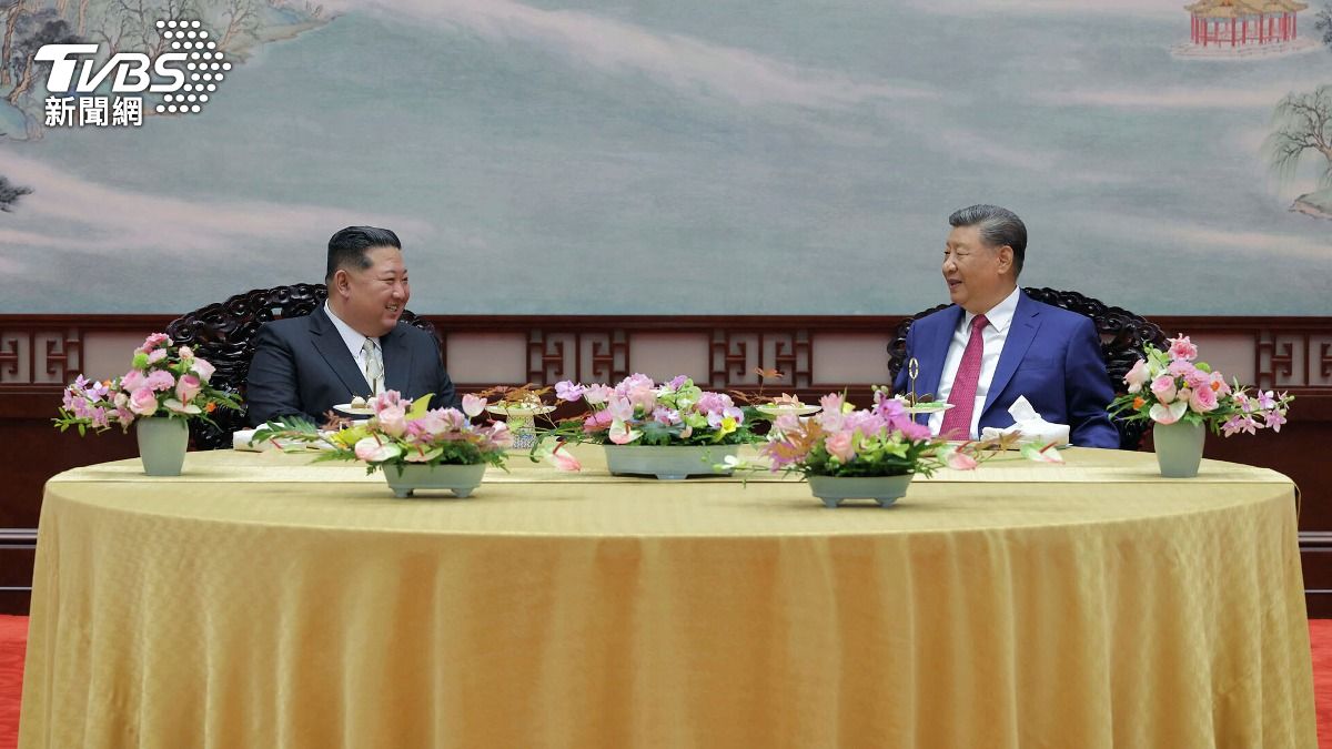 大陸主席習近平在中朝雙邊會談後,設宴款待北韓領導人金正恩。(圖/達志影像美聯社)