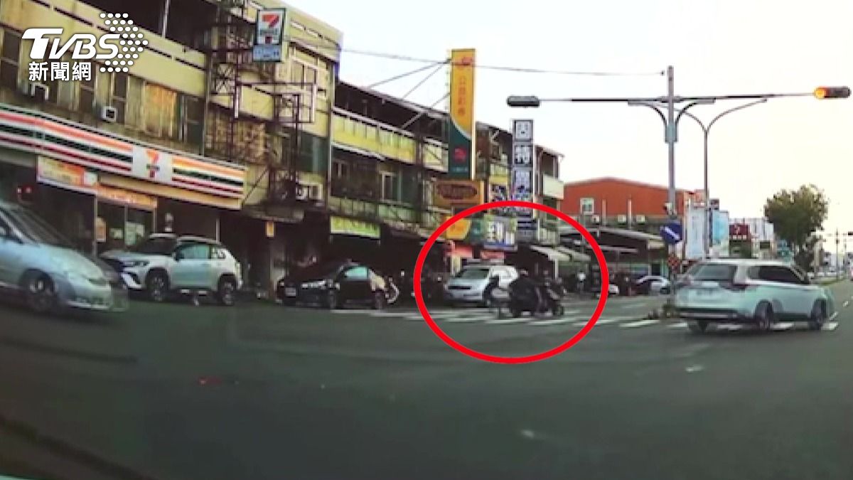 「不要搶我車」女騎士尖叫 男趁父就醫逃出搶車 熱心民眾急救援。(圖/TVBS)