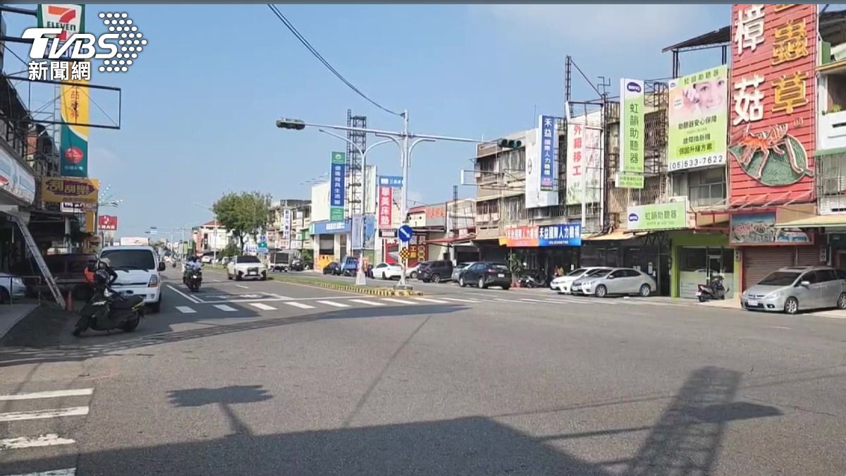 「不要搶我車」女騎士尖叫 男趁父就醫逃出搶車 熱心民眾急救援。(圖/TVBS)