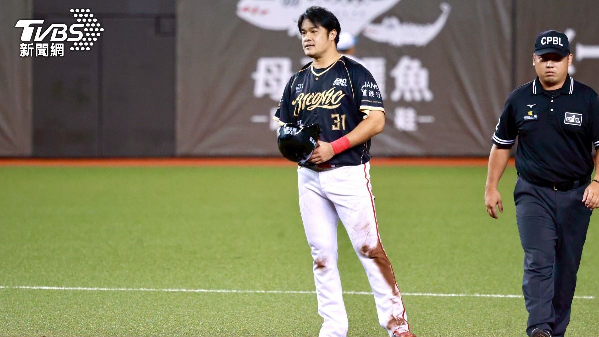 林智勝順利推進,直闖三壘得分大門口。(圖/華子琛攝)