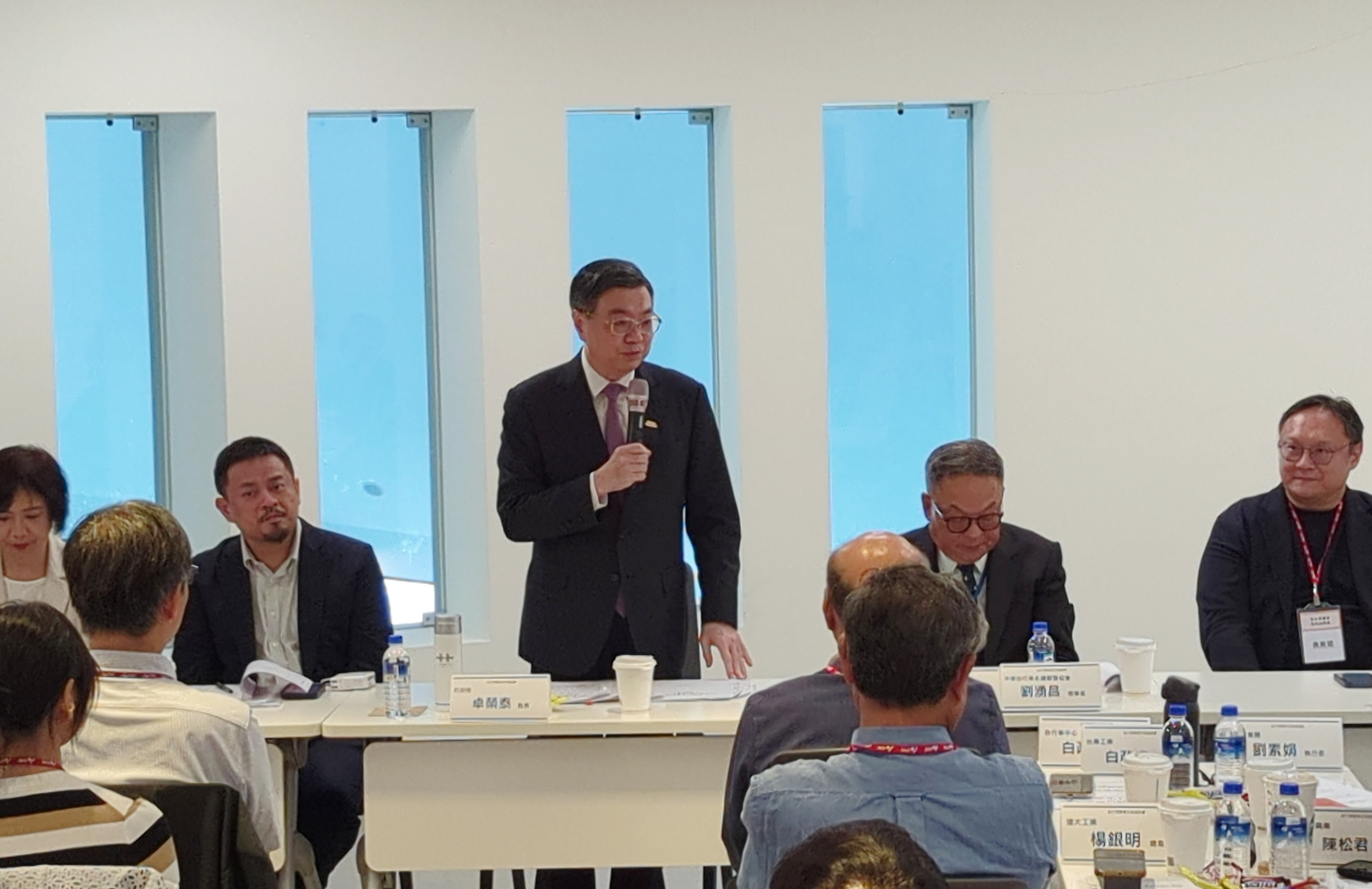 卓榮泰台中座談自行車業者 盼助數位綠能轉型