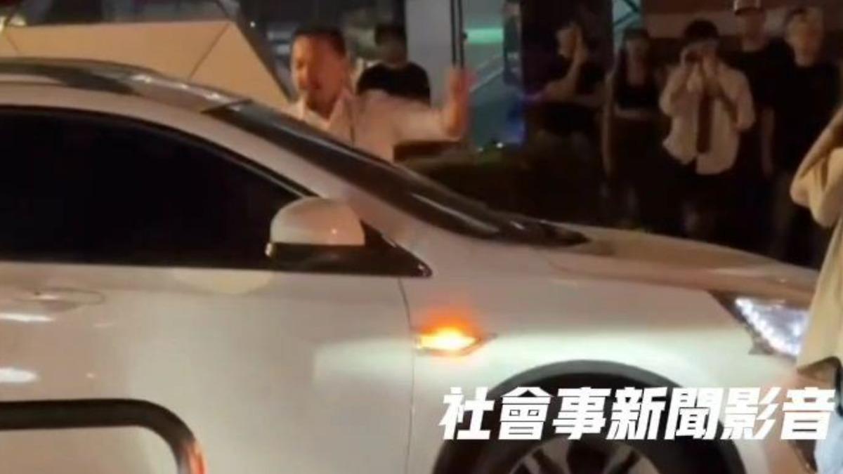 信義區男子酒後發狂!「猛踹車頭」嚇壞女駕駛 咆哮:你撞我啊