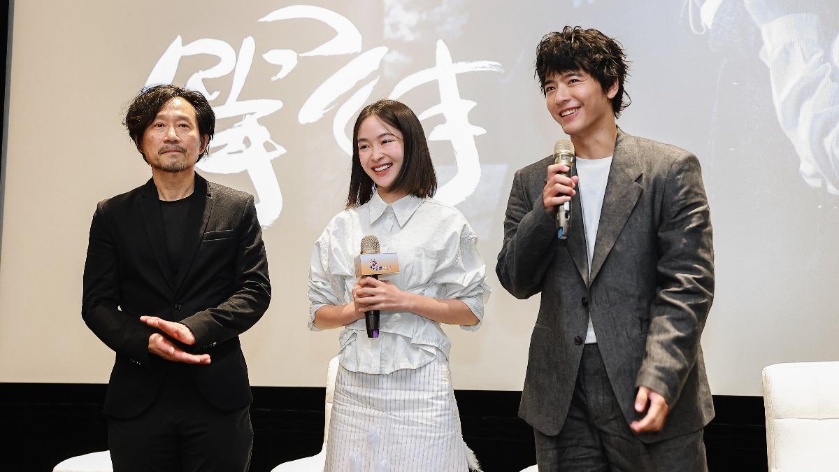 左起吳米森導演與楊欣儀、李宗霖一同出席《等待》特映會。(圖/公視台語台提供)