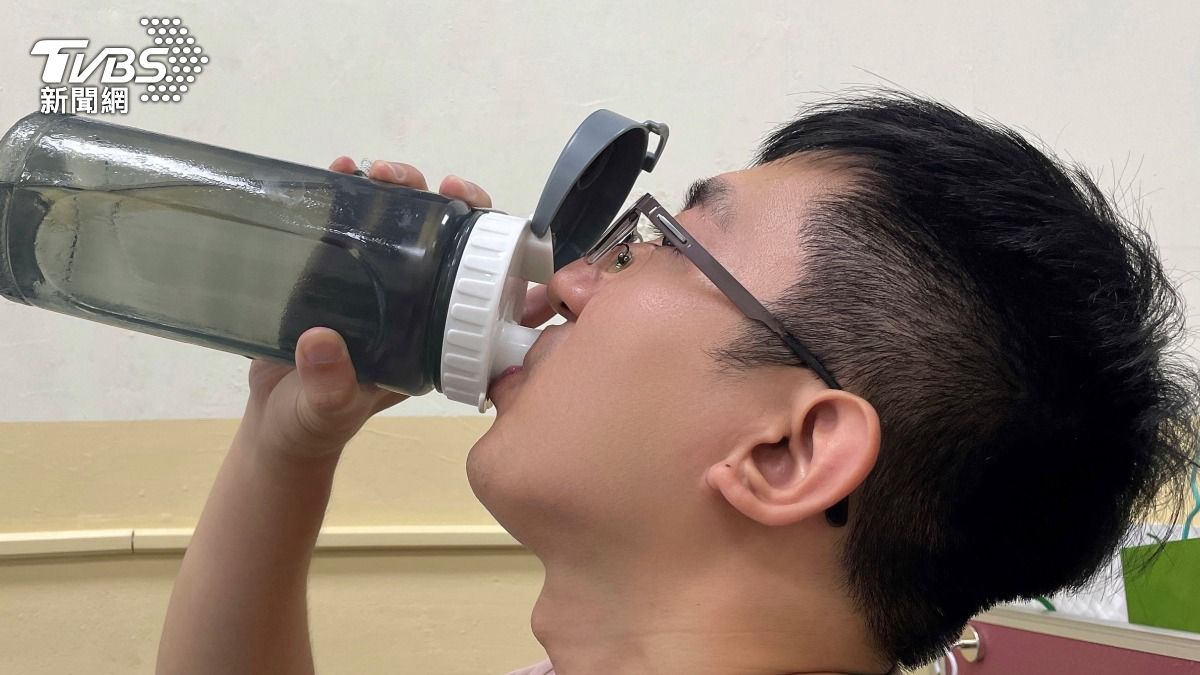 天熱!吃太多冰品 醫師:易導致身體不適 勿輕忽 (圖/TVBS)