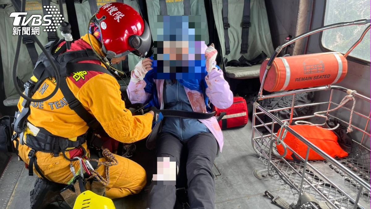 玉山主峰意外！女山友摔倒膝蓋下巴撕裂、失溫　直升機吊掛送醫
