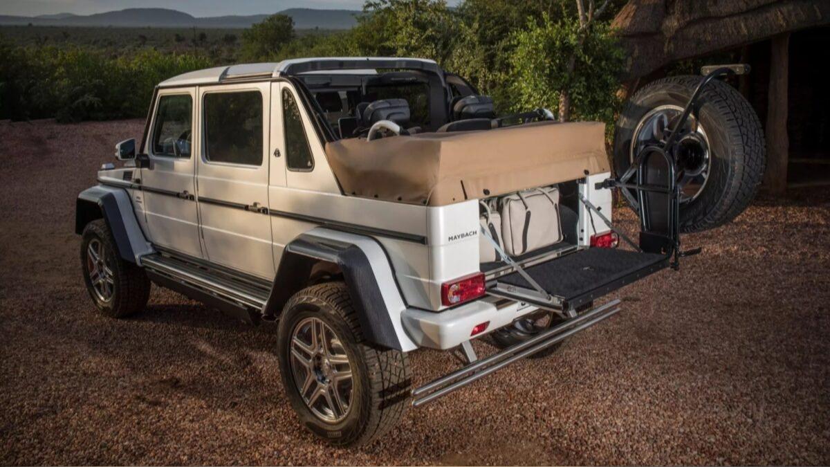 Mercedes-Maybach G 650 Landaulet採用獨特的「半敞篷」型式。(圖/M-Benz提供)