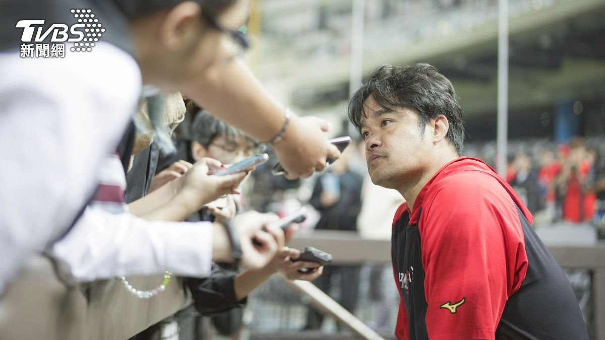 蕭敬騰與女兒昨天擔任第一場引退賽嘉賓,林智勝盛讚他們表現比自己打球更好。(圖/華子琛攝)