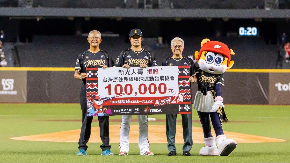 大師兄引退! 林智勝引退賽滿座 新光董座攜U12小將開球