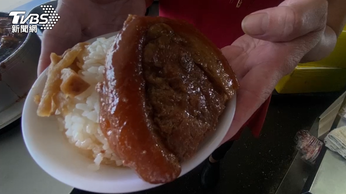 爌肉飯連載淒美愛情故事。(圖/TVBS)