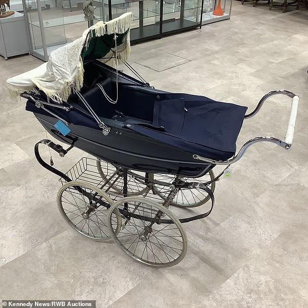 自己移動的嬰兒車。(圖/翻攝自《每日郵報》)