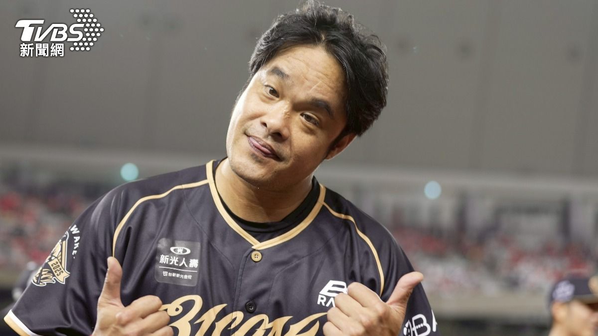林智勝拍照時吐了舌頭，相當逗趣。（圖／華子琛攝）