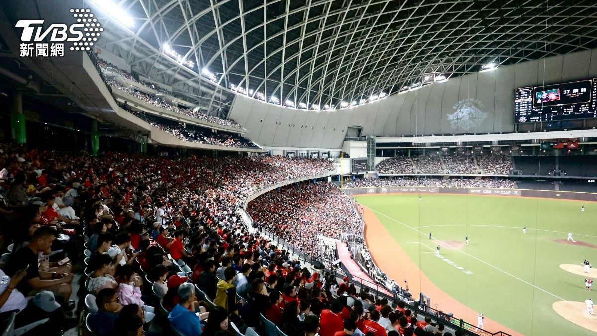 林智勝引退賽4萬張門票完售，場內坐滿球迷。（圖／華子琛攝）
