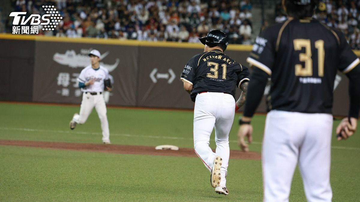 林智勝五局下半上壘，為味全龍奪得第一分。（圖／華子琛攝）
