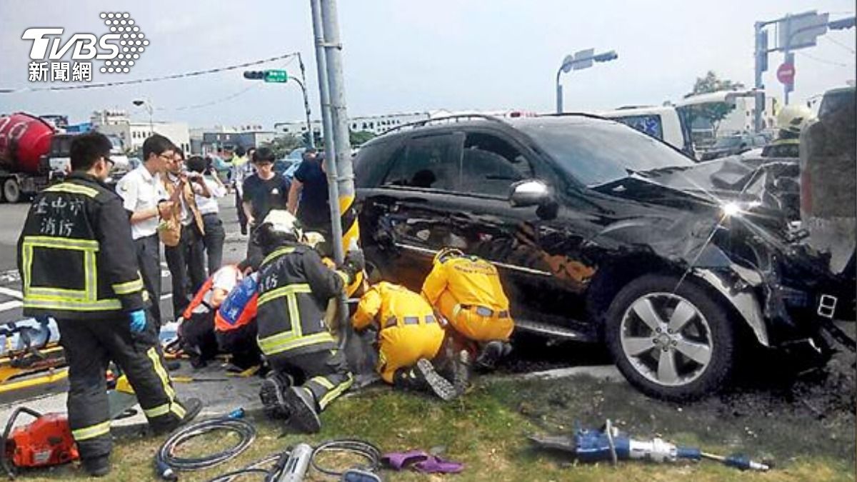 陳童顱骨插進基座死亡。(圖/TVBS資料照)