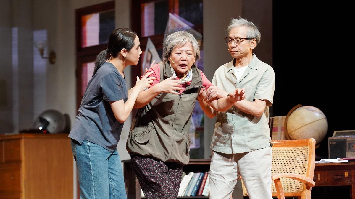 吳念真演完1幕就消失 劇團「兩層樓房」揭家醜:難逃的牢