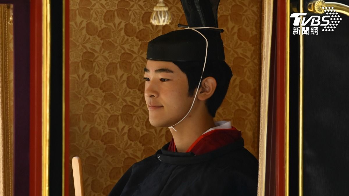 日本德仁天皇的姪子「悠仁親王」舉行成年禮,他在天皇繼承順位排第二,僅次於父親,很可能是未來日本天皇。(圖/達志影像美聯社)