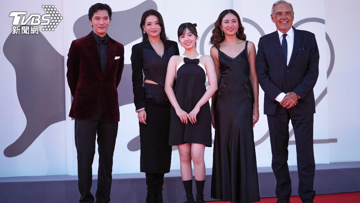 舒淇演而優則導的《女孩》也入選主競賽單元,邱澤、9m88等人在紅毯亮相。(圖/達志影像美聯社)