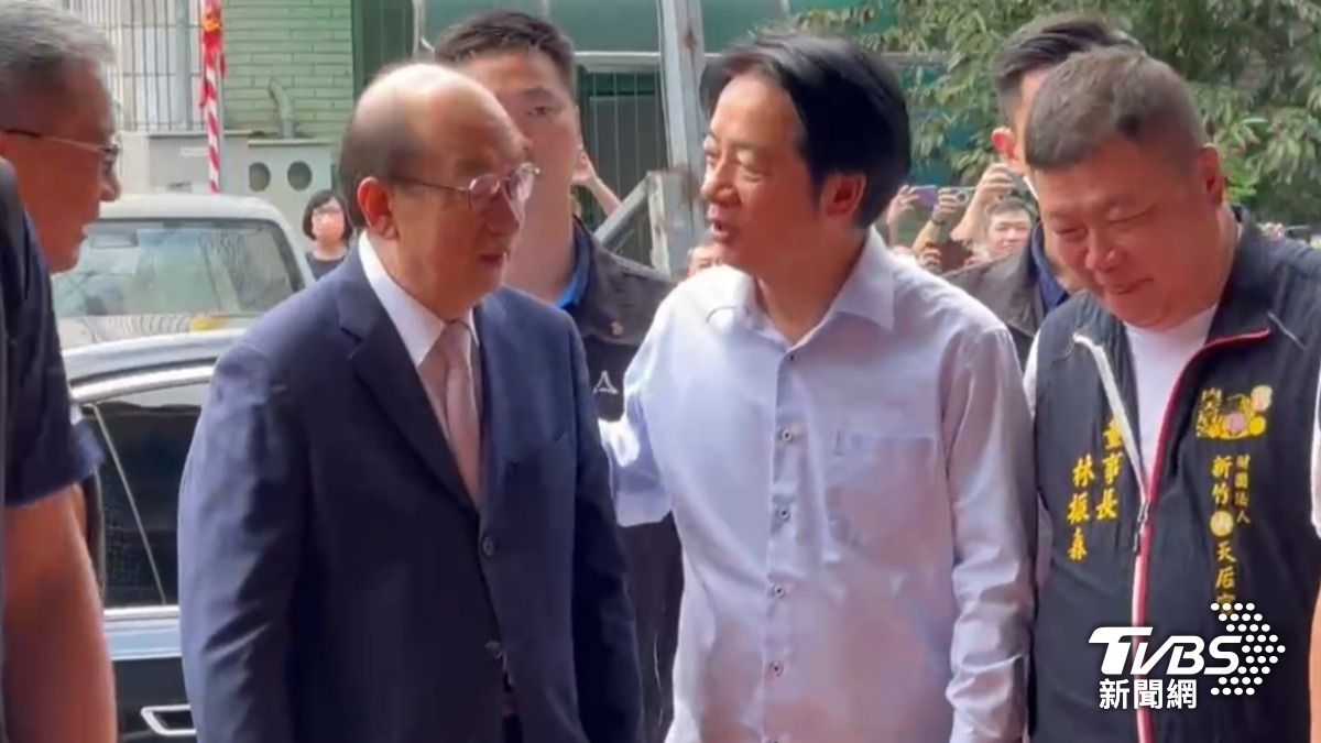 賴清德、柯建銘一見面就握手寒暄,互動引起關注。(圖/TVBS)