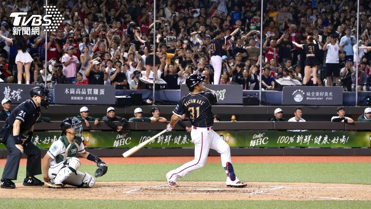 中職全壘打王謝幕!林智勝最終戰開轟 「感謝自己」哽咽落淚