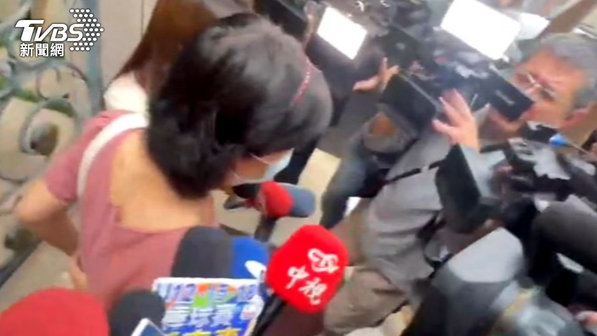 陳佩琪周末一早出門到北所送會客菜。（圖／TVBS）