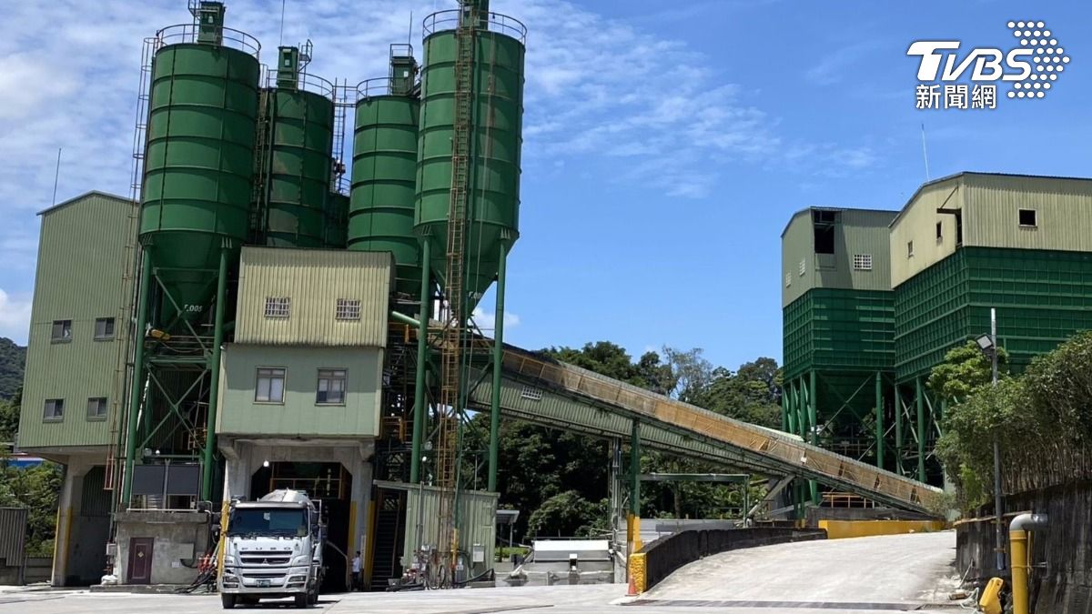 去年2月至今已發生3起,2死1傷的預拌混凝土廠工安事故,轄內20家預拌廠,竟有18家不合格遭重罰。(圖/新北勞檢處提供)