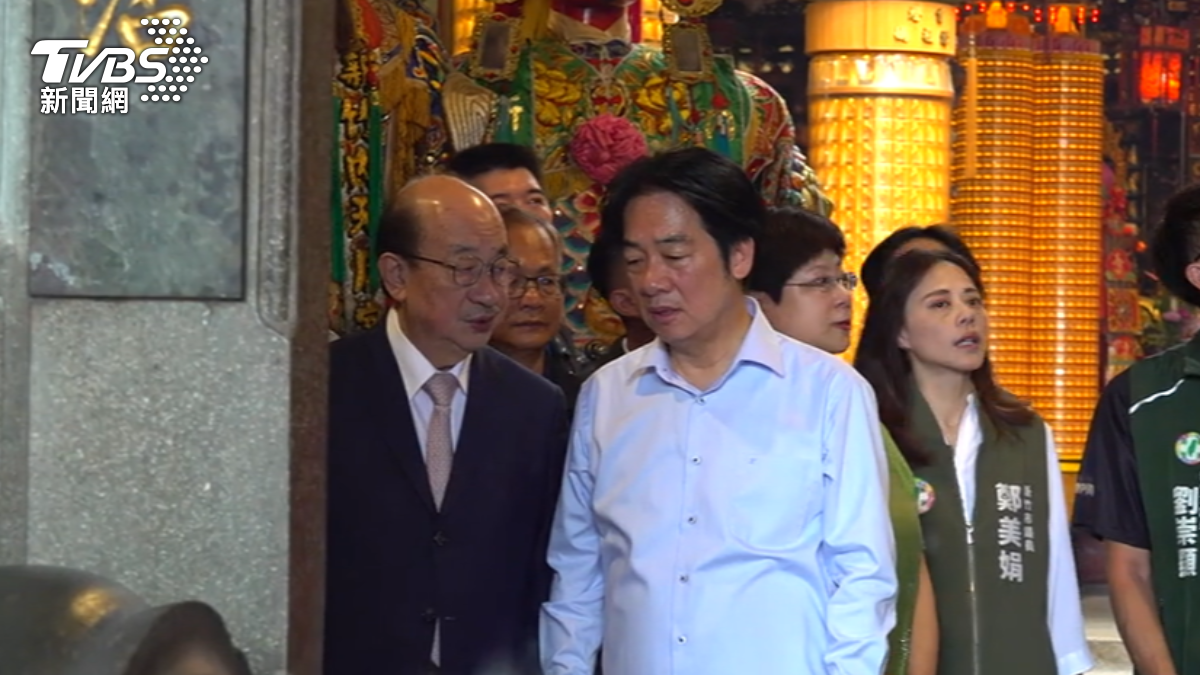 總統今天(7日)前往新竹,並與民進黨立法院黨團總召柯建銘同台。兩人互動相當熱絡。(圖/TVBS)