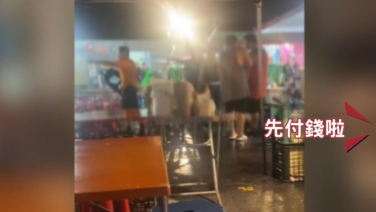 夜市攤商突然大喊「先付錢啦」,這句話意外成為影片焦點。(圖/店家提供)