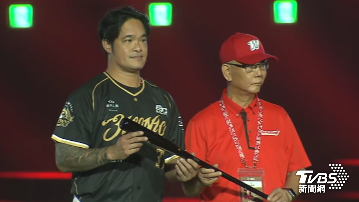 林智勝接教練棒。(圖/TVBS)