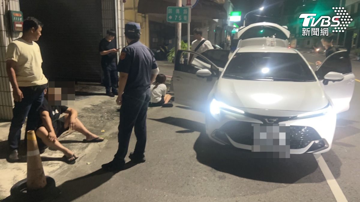 差點被開車門的顏姓男子，日前跟前女友租同住，後來前女友發現他疑似劈腿還爭吵分手，合租的房子要退租點交，演變成尾隨攔車（圖／TVBS）