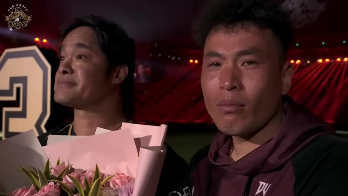 林智勝老戰友林泓育驚喜現身引退儀式，獻花時忍不住淚崩。（圖／翻攝味全龍）
