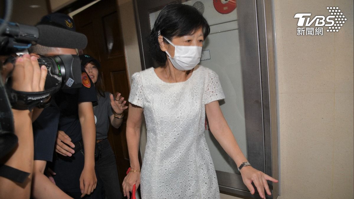 陳佩琪法警室辦理柯文哲交保程序。(圖/胡瑞麒攝)