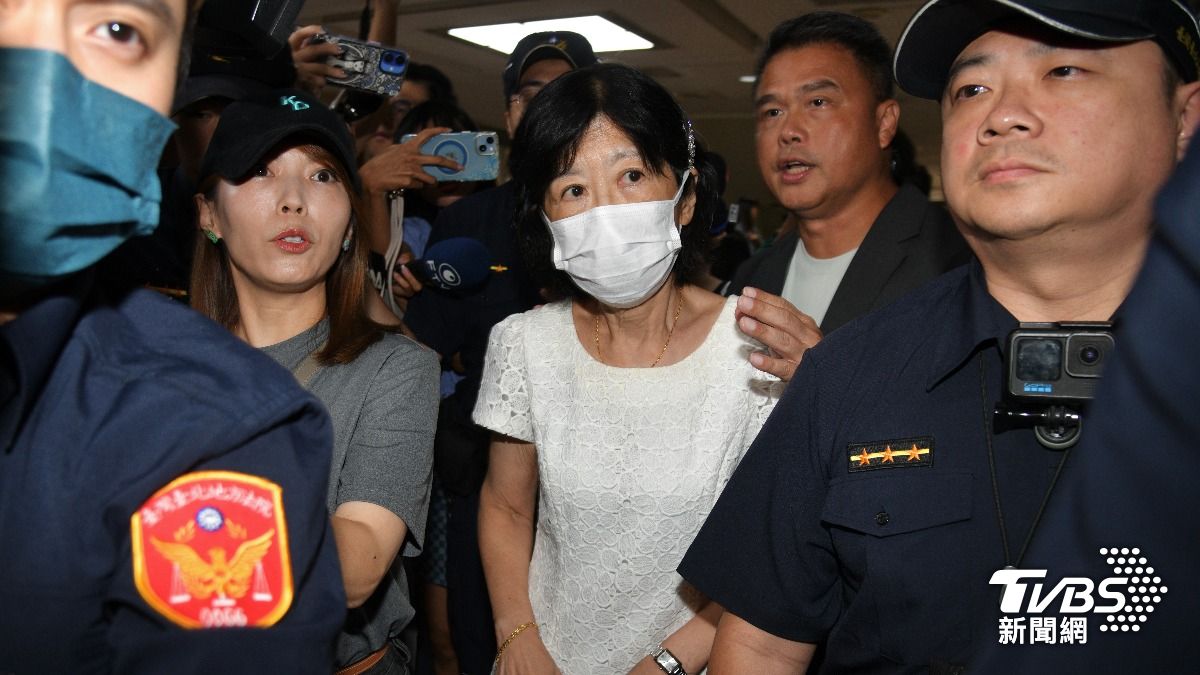 陳佩琪法警室辦理柯文哲交保程序。(圖/胡瑞麒攝)