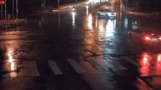 林男連人帶車倒地，頭骨破裂、大量失血。（圖／TVBS）