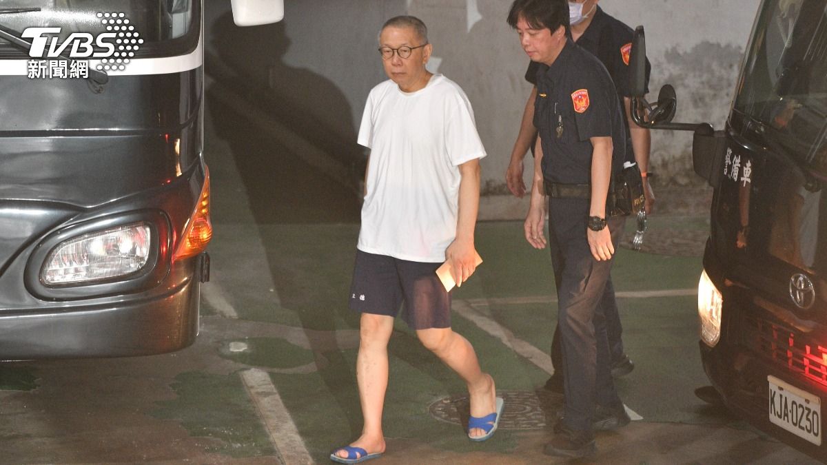 柯文哲裝電子腳鐐進北院 陳佩琪備「艾草香水包」幫除穢