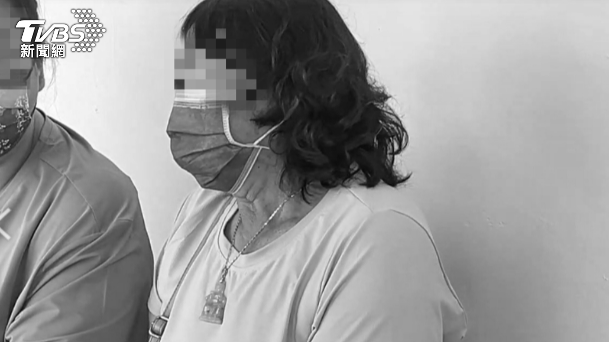 一名32歲吳姓女子因為跟43歲王姓男友吵架，選擇趴引擎蓋攔車，結果遭拖行輾斃。（圖／TVBS）