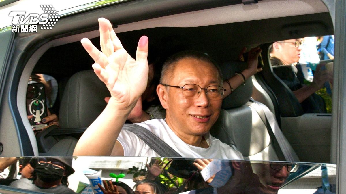 柯文哲交保民眾黨頭大?綠議員預言:黃國昌「將變虛位主席」