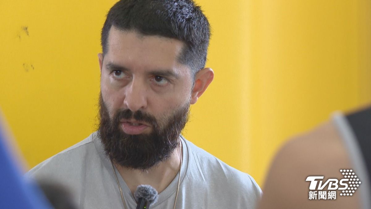 NBA首席訓練師Charlie Torres今天現身開南高中指導球員。(圖/潘建樺攝)