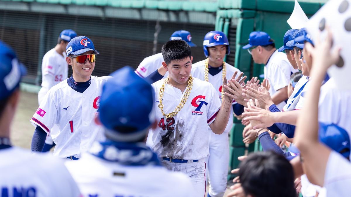 U18台灣隊擊敗澳洲,順利晉級超級循環賽。(圖/中華民國棒球協會提供)