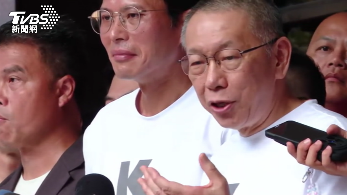 前民眾黨主席,8日點頭同意交保,下午兩點半離開台北地院。 (圖/TVBS)